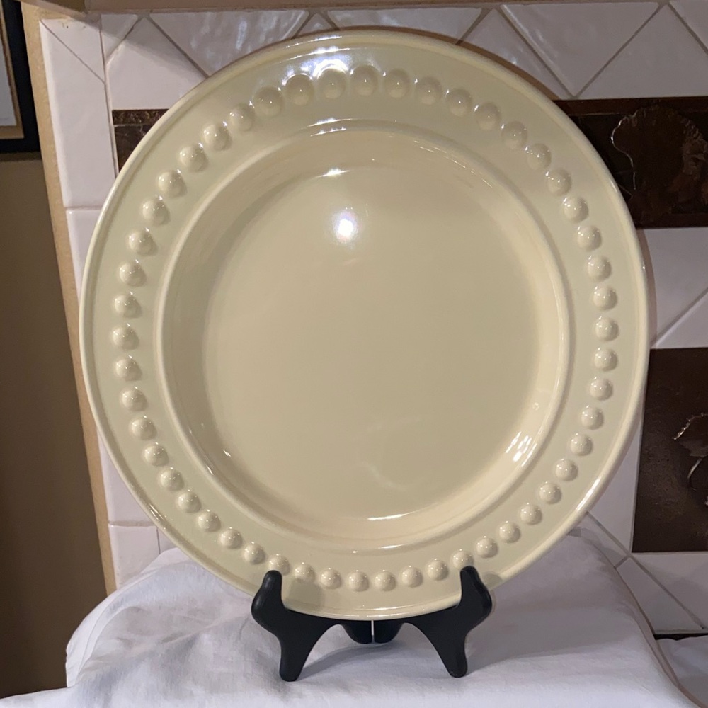 Like new FAPOR (PORTUGAL) Delmar raised embossed dots dinner Plates set of 4